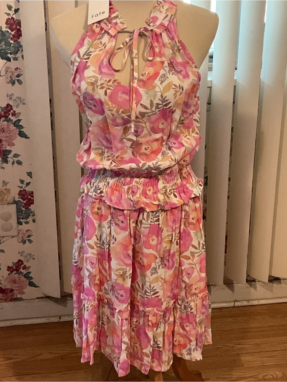 NWT:FATE*SLEEVELESS FLORAL FRILL DRESS S. PINK 36x38